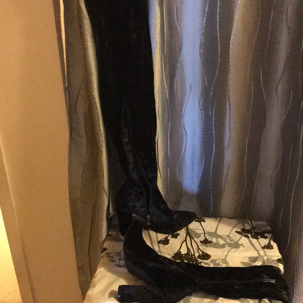 Thigh boots